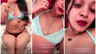 Super Sexy Teasing Petite Body Tango Girl